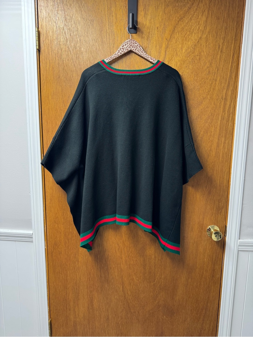 Tuckernuck Camden Knit Poncho Short Sleeve Knit Pullover Black Red Green OS - Picture 10 of 11